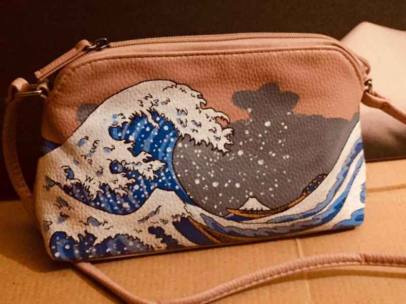 borsa tracolla dipinta a mano La Grande Onda